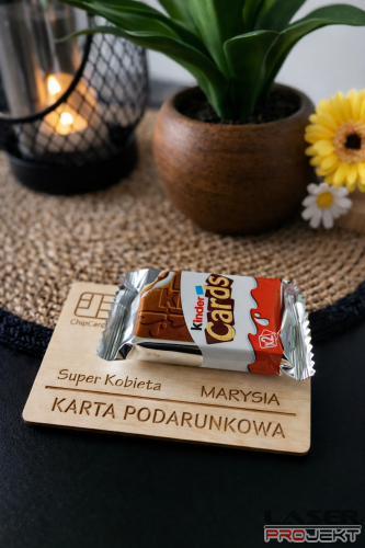 KinderCards_DzieńKobiet_imienne_tło1.png
