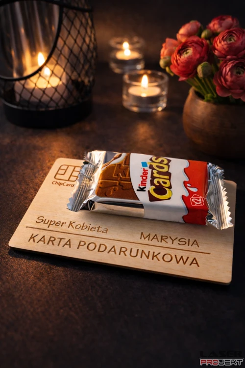 KinderCards_DzieńKobiet_imienne_tło5.png